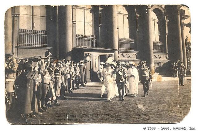 Czar Nicholas II after declearing war

leaving Winter Palace in St.Petersburg
 
20th July 1914 