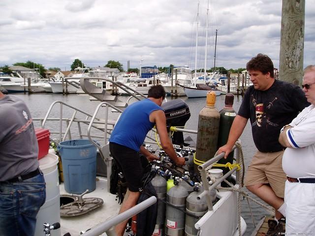 2004 Survey - Phase I

Sea Hunter III, Freeport, NY

Loading, Vlad (back), Kevin, John, Tim