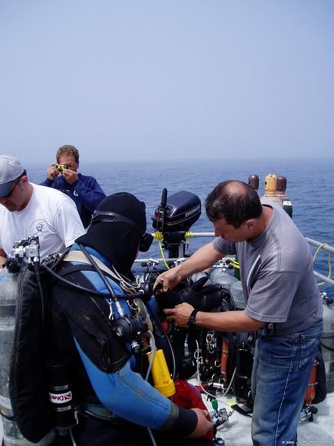 2004 Survey - Phase I

Sea Hunter III, Hooking In

Mark, Wes, John (suited up), Vlad